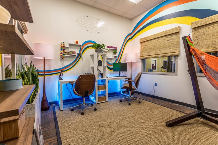 How to decorate an office with tropical colors